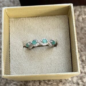 Elegant 925 Silver and Green emerald Gemstone Ring